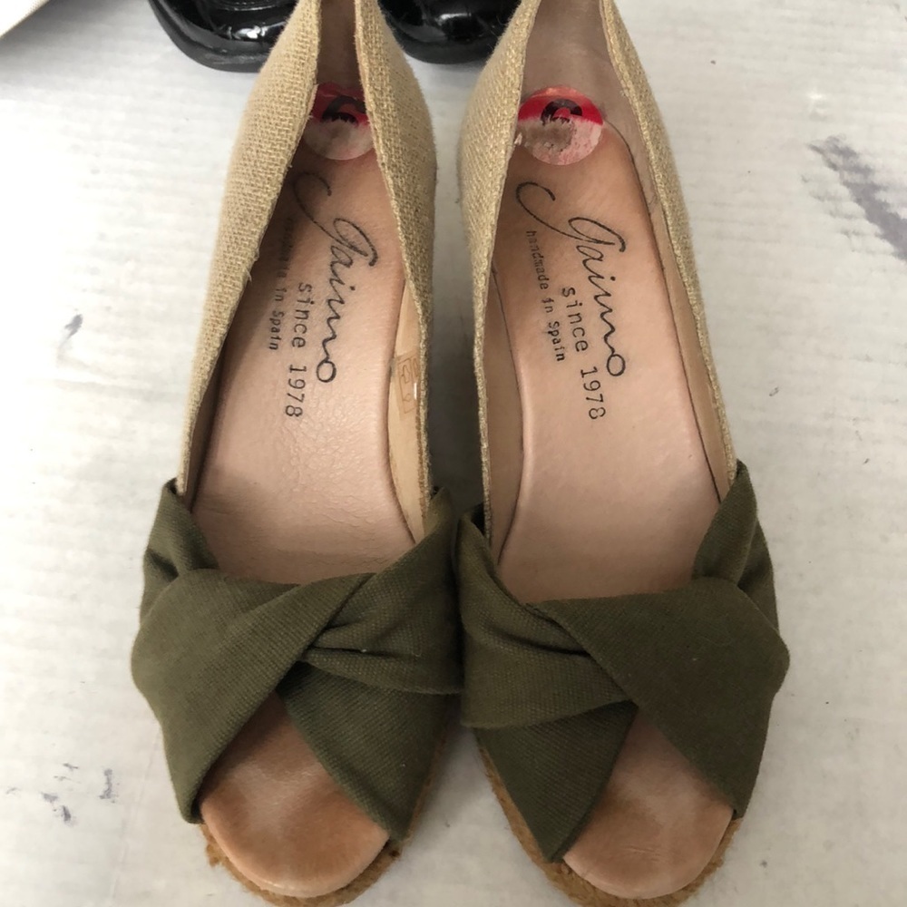 Gaimo Spanish espadrilles in size 6 tan and  khaki